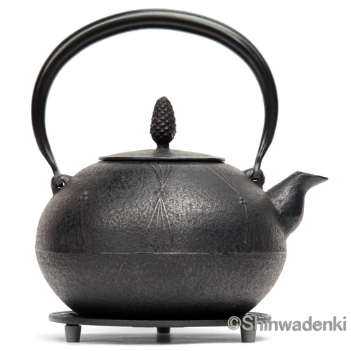 在庫限りで販売終了】工房和秋 金野和秋作 南部鉄器 鉄瓶 丸形松1.5L