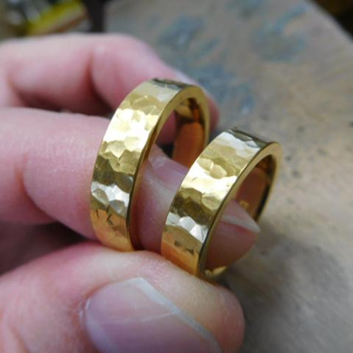 鍛造 結婚指輪 純金 24金 k24 幅広い 槌目 平打ち リング 幅5mm くすみ