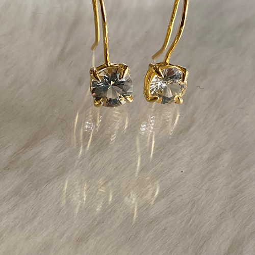 フェナカイト☆ピアス 両耳用 ☆ 鑑別書付き ピアス（フック・チェーン