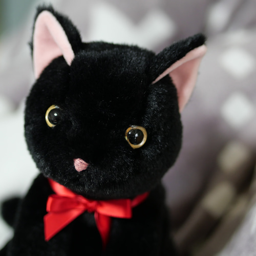 赤いリボンの抱っこしたい黒猫（3日以内発送） ぬいぐるみ Stepping
