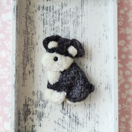 受注製作】ミニチュア・シュナウザーの刺繍ブローチ【大】 犬 ブローチ