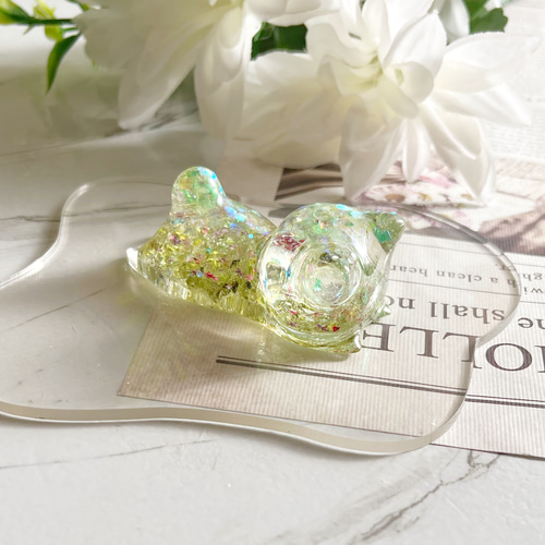 小花ねこ クリアグリーン 天然石 レジン 置物 オブジェ キーホルダー