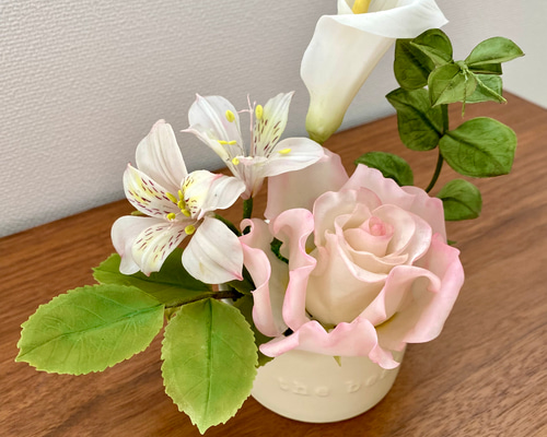 クレイフラワー＊樹脂粘土のお花＊ピンクローズのアレンジメント