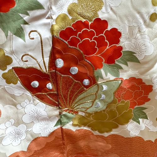 豪華！振袖 着物リメイク ドレス ふりふわ襟 オフホワイトに刺繍蝶や