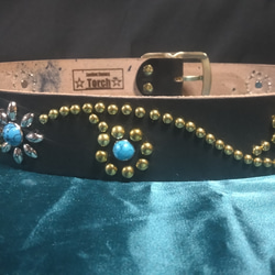 栃木レザーツタ＆フラワースタッズベルト ブラス＆ニッケル その他