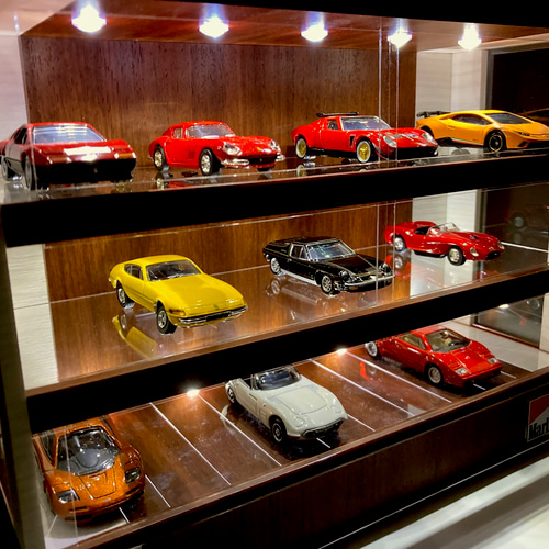 1/64展示21台可・チーク＆白木・3層ディスプレーBOX・スタイリッシュ