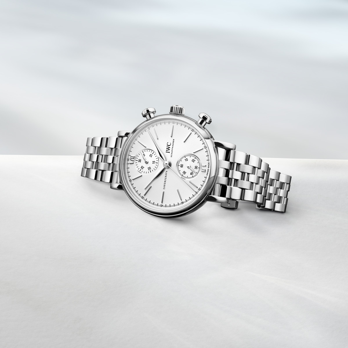 IWCシャフハウゼンがステンレススティール・ ブレスレットを組み合わせ