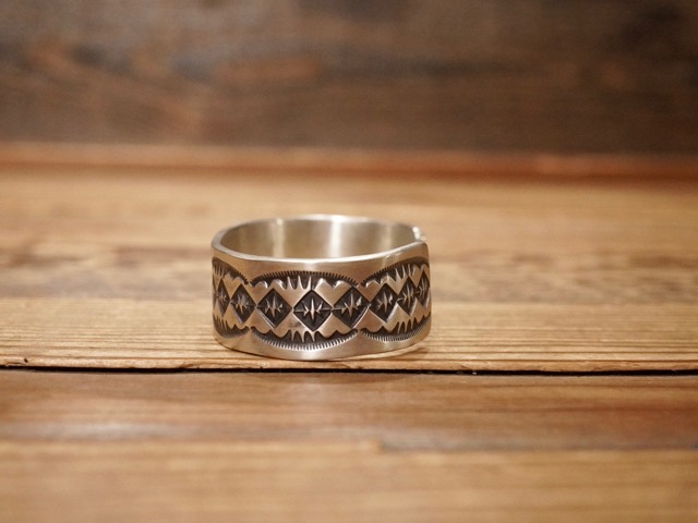 INDIAN JEWELRY : NAVAJO HANDMADE STERLING SILVER BANGLE ” BENSON
