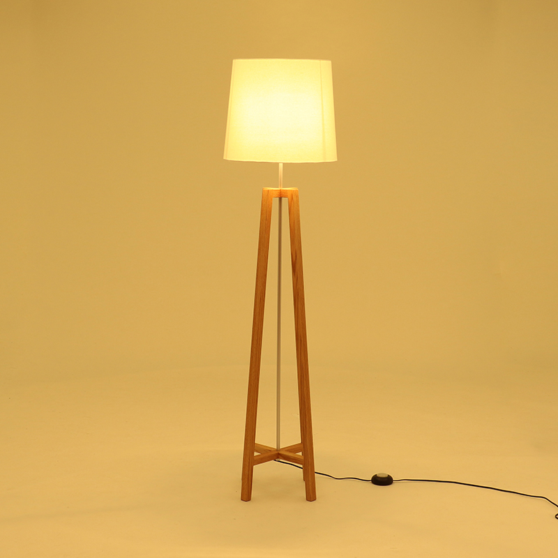 CROSS FLOOR LIGHT STAND NATURAL SHADE WHITE｜5%point | THE CONRAN