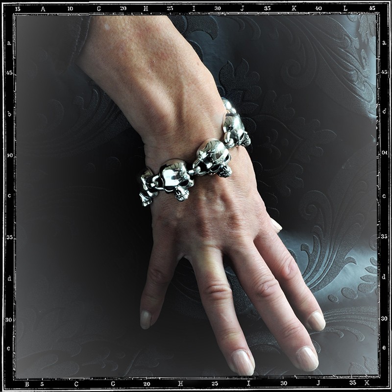 Evil skull link bracelet