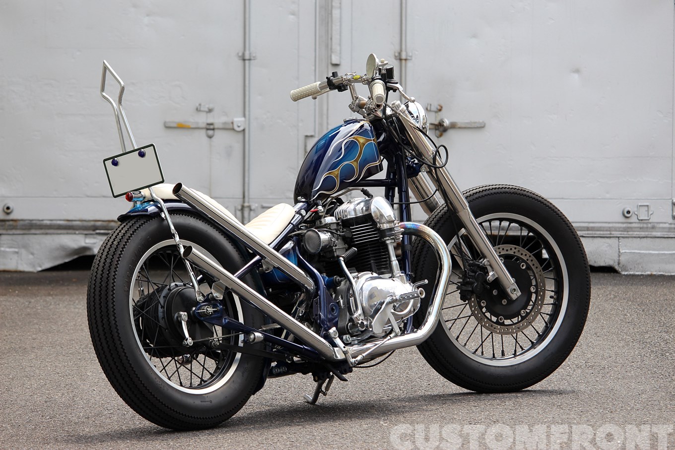 カワサキW650 1999のチョッパーカスタム・シャローモーターサイクル