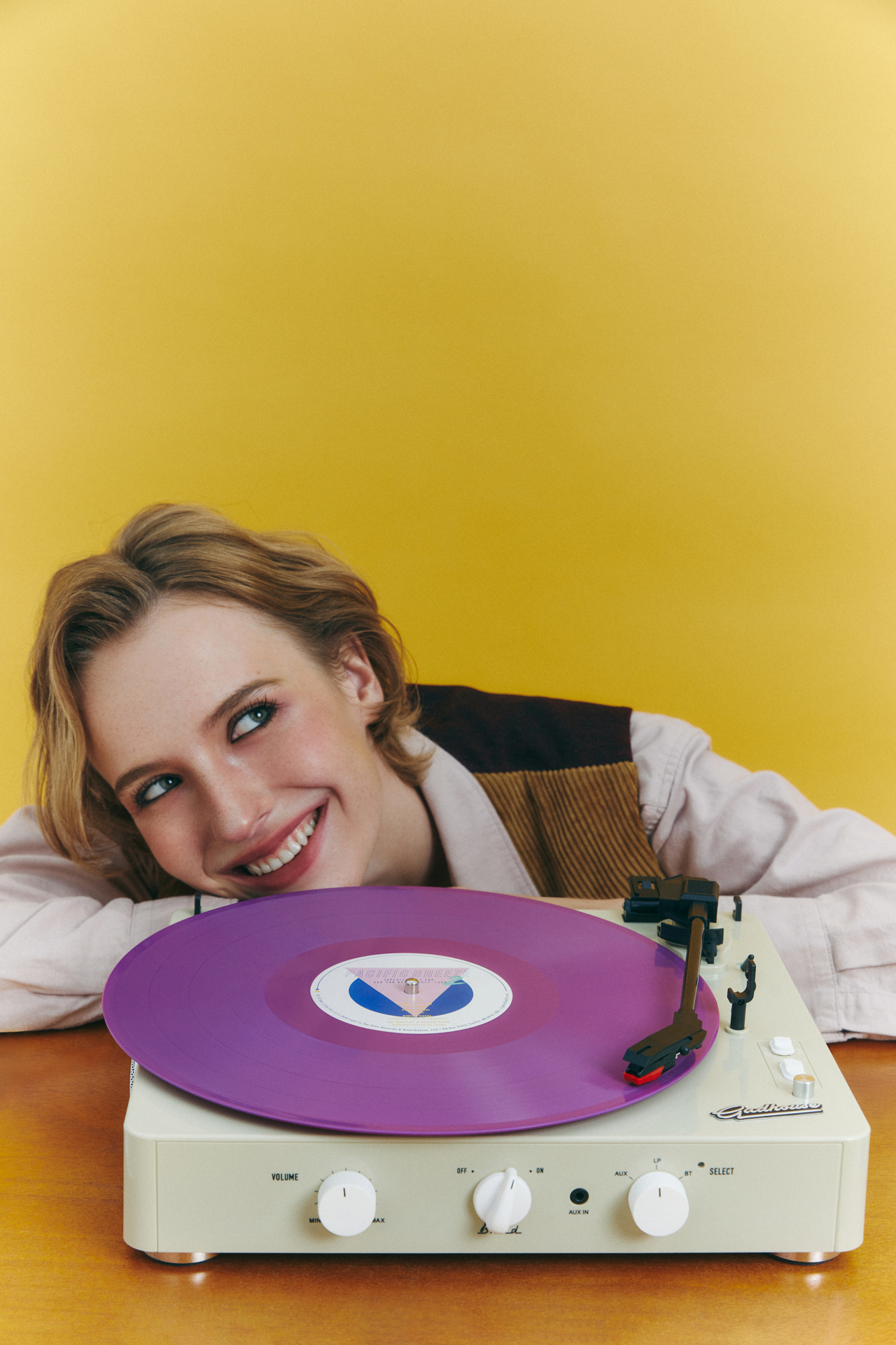 The Gadhouse Brad Retro MKII Turntable Is Retro and Colorful