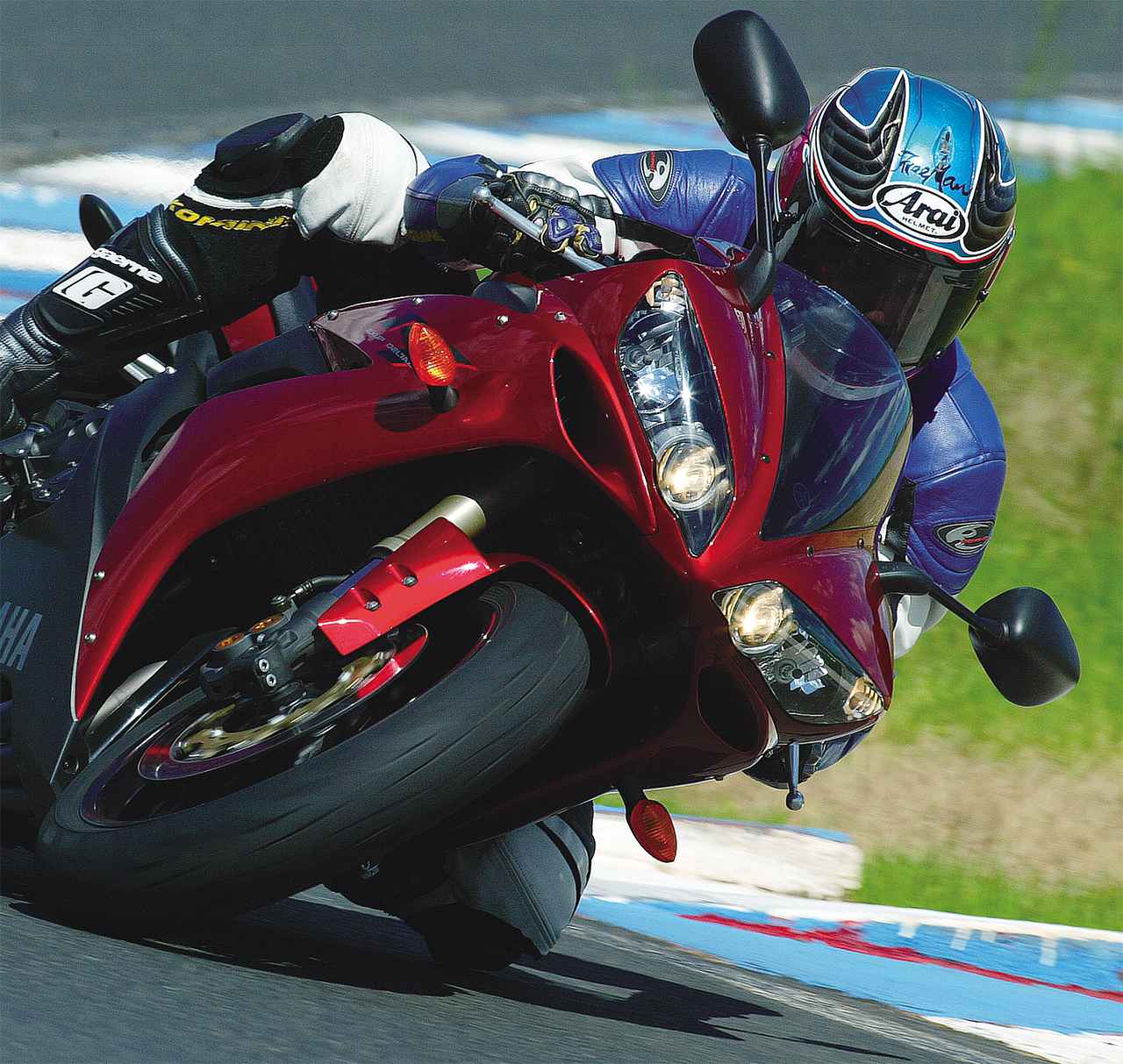 ヤマハ4代目「YZF-R1」（2004年）｜YZF-R1の歴代モデルを振り返る その
