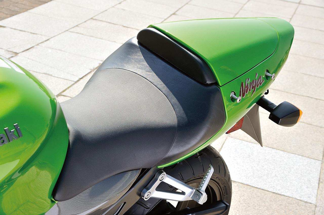 カワサキ「Ninja ZX-12R」2000年｜世界最速の座を奪回すべくカワサキが
