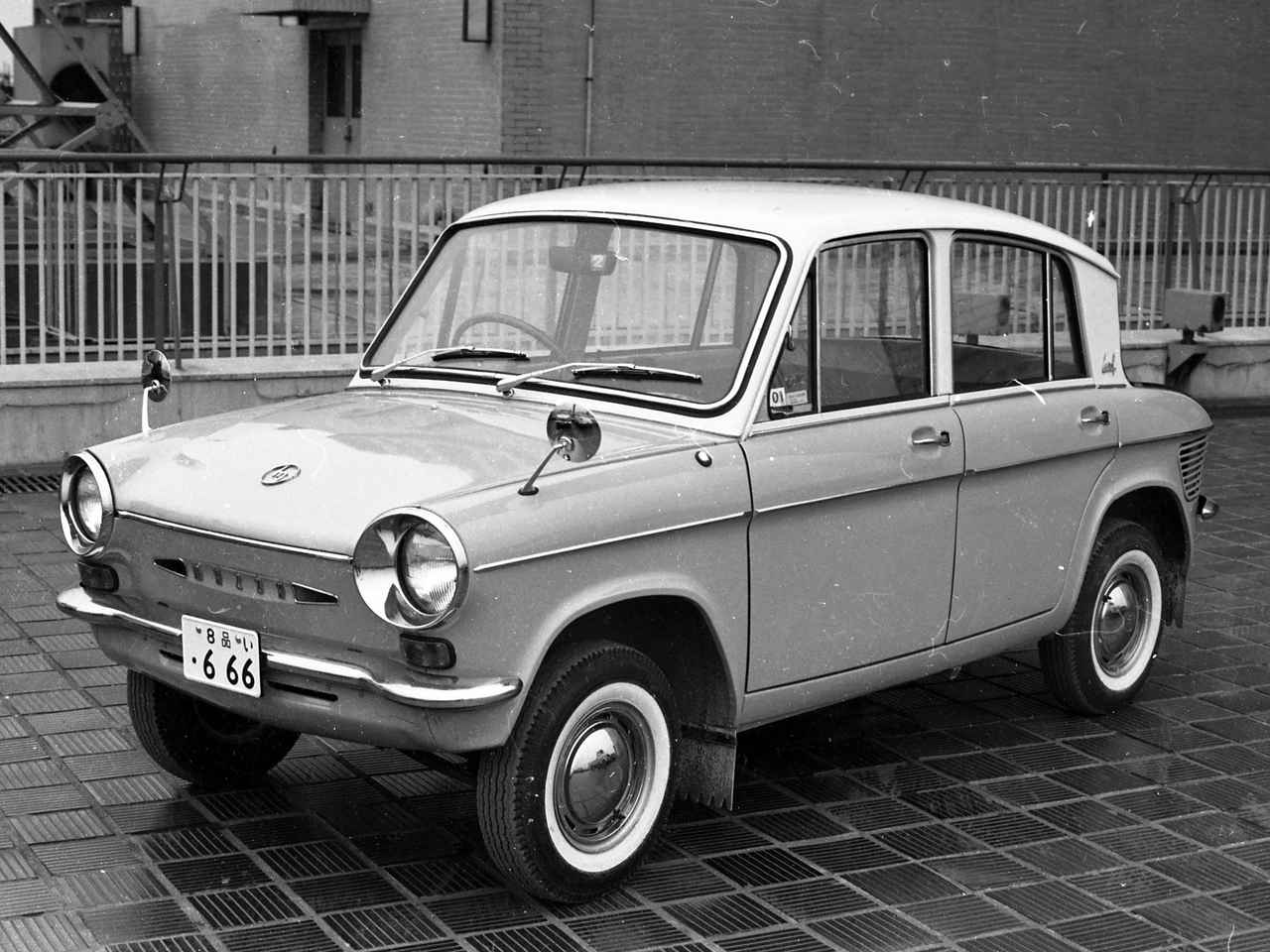 昭和の名車 116】マツダ キャロルは軽自動車とは思えないオーバー