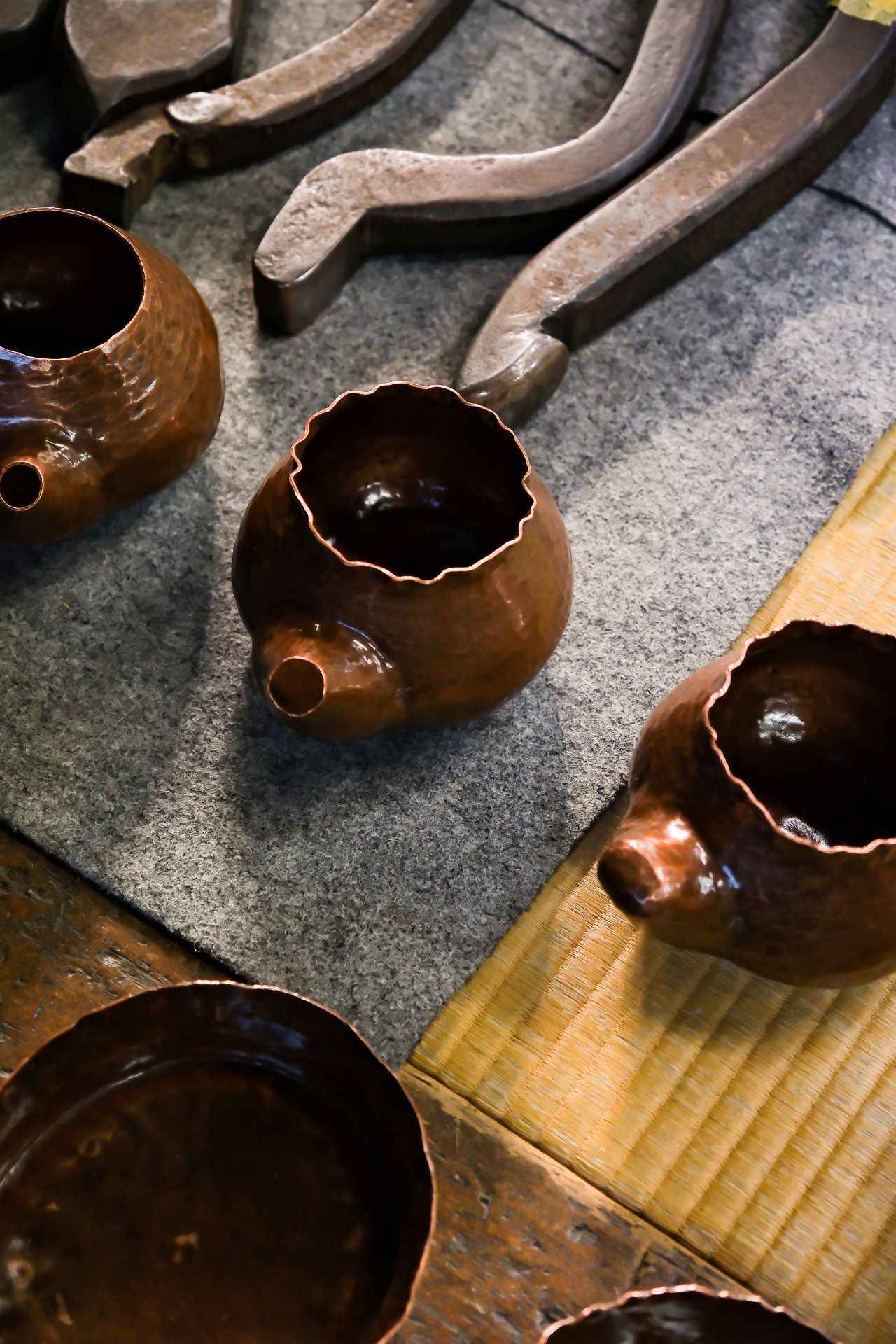 日本酒を美しく引き立てる 「鎚起銅器」の酒器とは - T JAPAN:The New