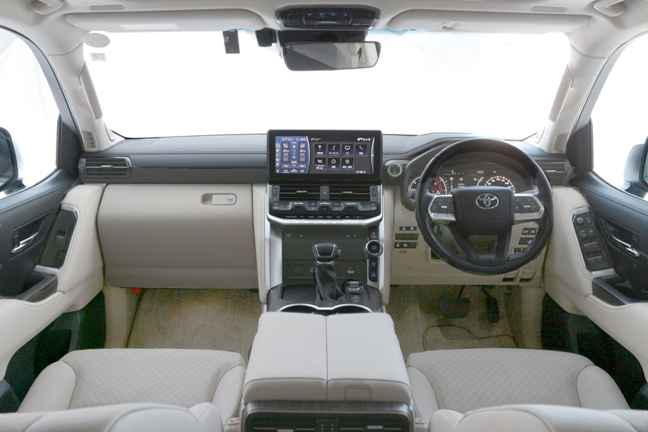 TOYOTA ランドクルーザー 純正カーオーディオレビュー。威風堂々の車内