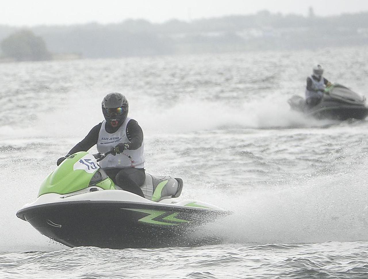 雨の琵琶湖が育んだ熱き絆！「KAZE JETSKI Enjoy 耐久」技術と信頼で