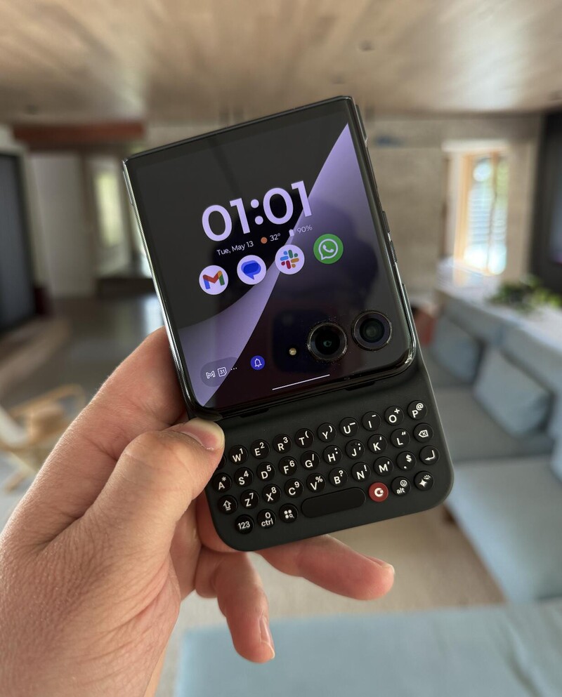 Getting Started with the Clicks Keyboard for Motorola Razr 2025