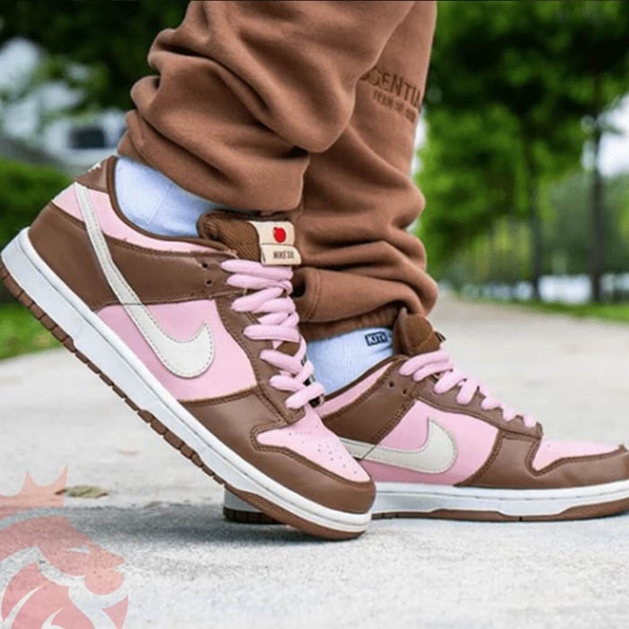 Stussy x Nike SB Dunk Low Cherry 2005 - Yankeekicks.com