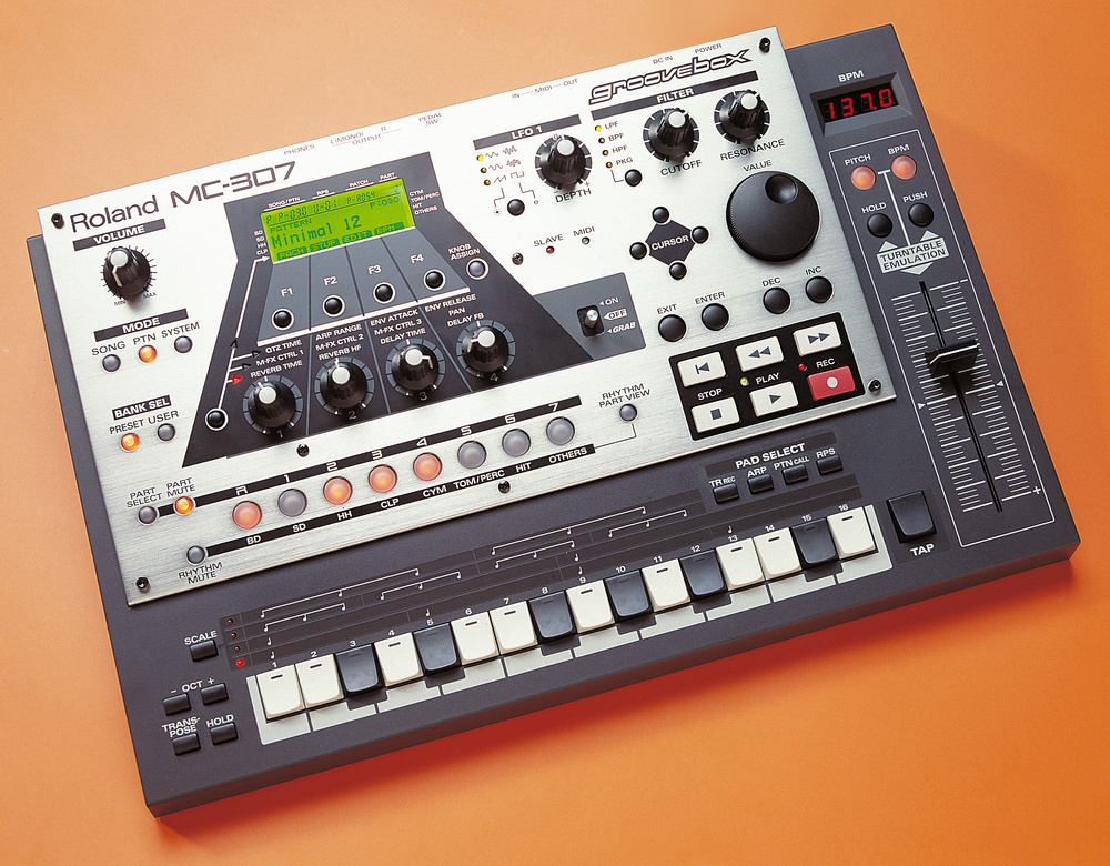 Roland MC307 Groovebox