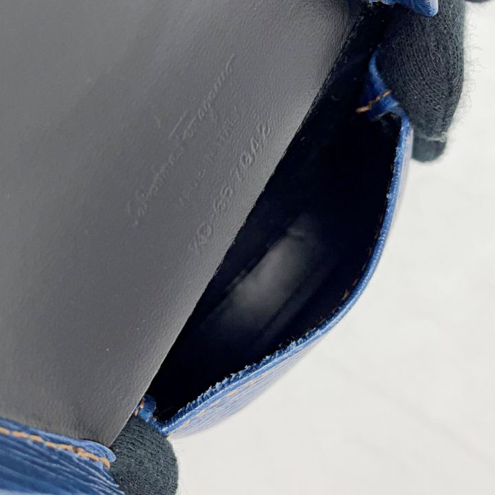 Salvatore Ferragamo サルヴァトーレフェラガモ 馬蹄型 コインケース