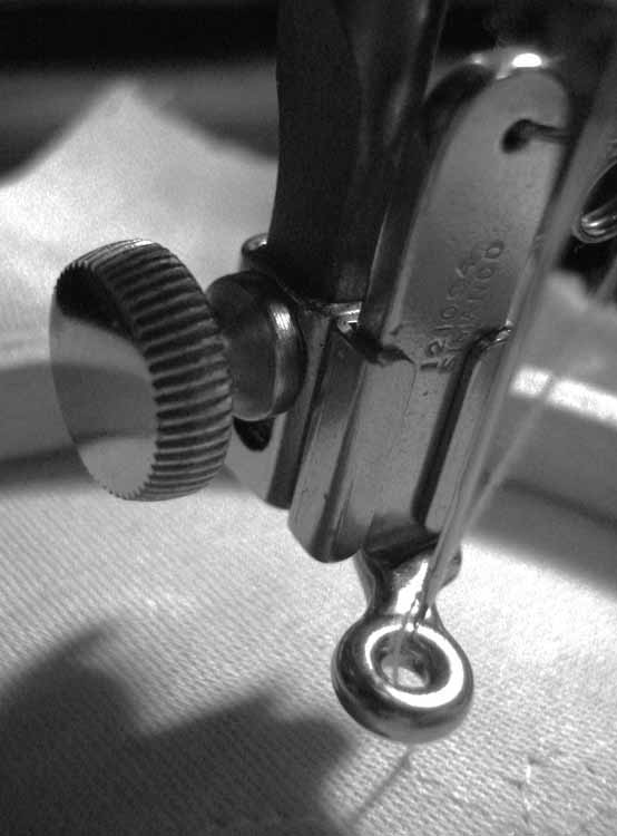 Simanco 121094 Singer Darning Foot – the tiny one. | Offspring