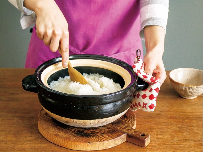 長谷園 伊賀焼の燻製土鍋 いぶしぎん 小(いぶしぎん): 三重｜いいもの