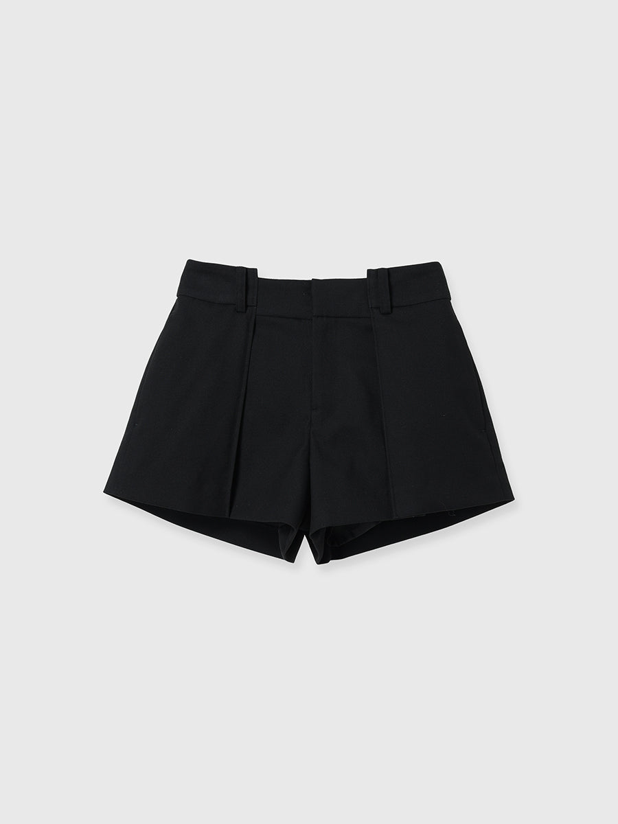 タックショートパンツ