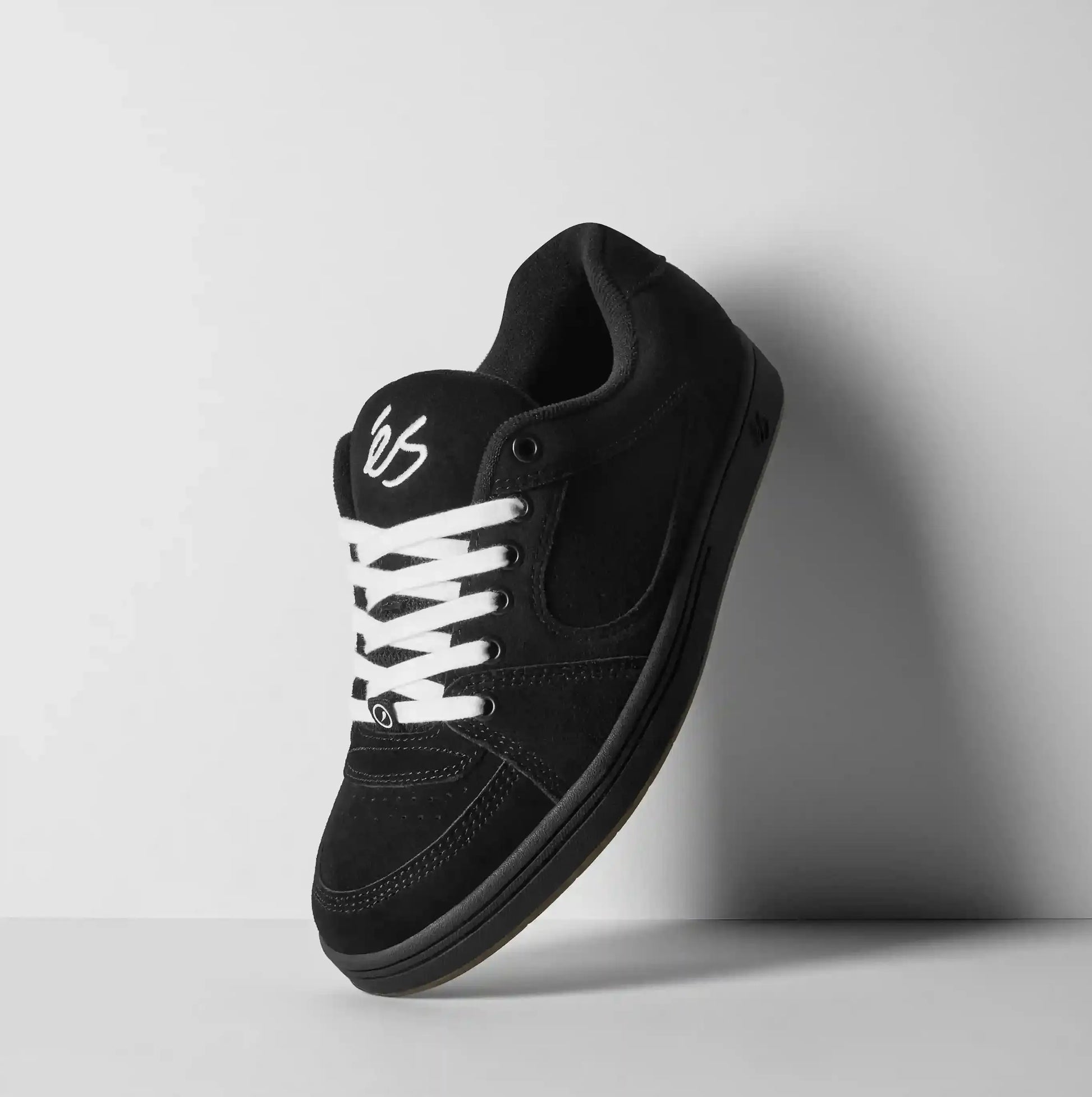 Accel Skate Shoe All Black Suede | éS Skateboarding
