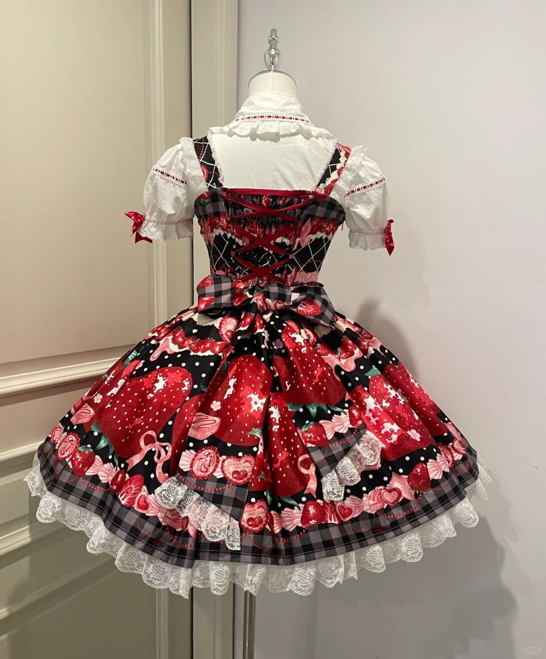 受注予約~3/10】Strawberry Cream ジャンパースカート【Dream Lolita