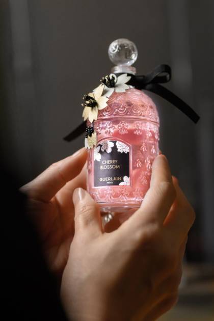 ゲラン、桜の花に捧げるフレグランス「チェリーブロッサム」〈夜桜〉を
