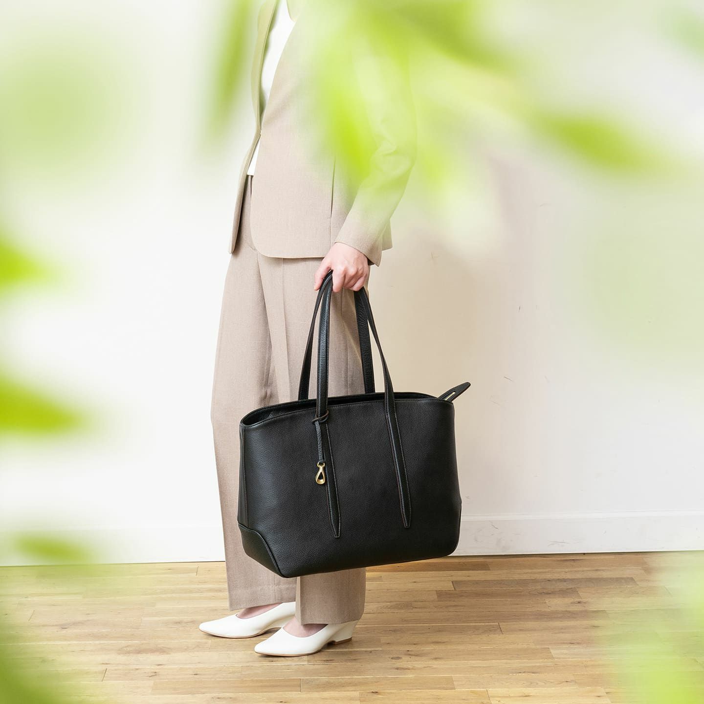 シュリンク ファスナートートバッグ（L）《Flexi》 - Black - | ETiAM