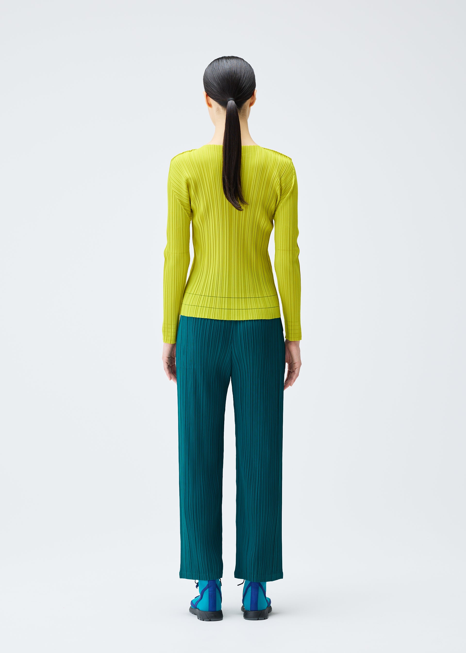 SOFT PLEATS Top Dark Green – ISSEY MIYAKE EU
