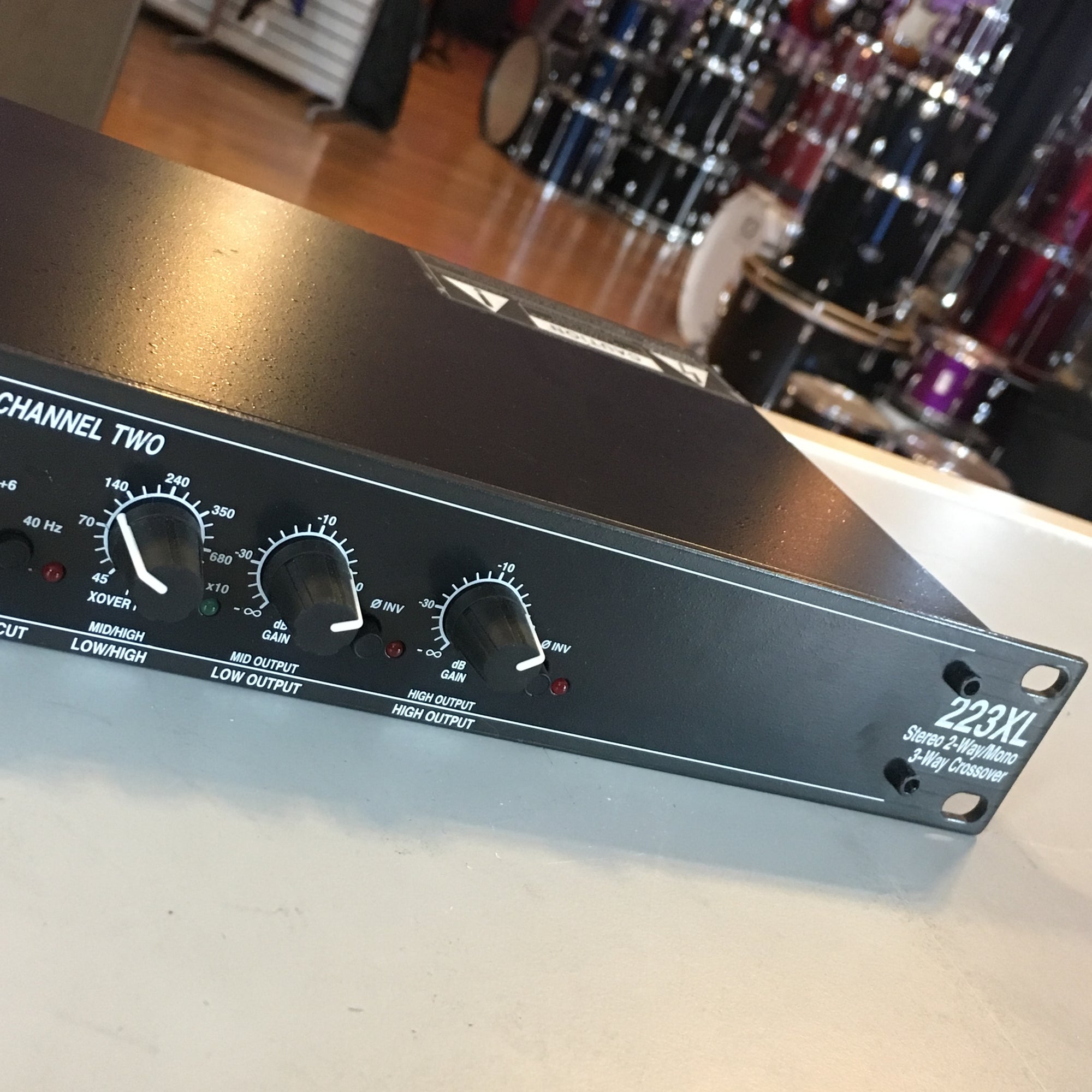 Dbx 223XL Crossover - Evolution Music