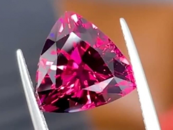 トルマリン・ルベライト - 天然石を購入する。Jwsgems