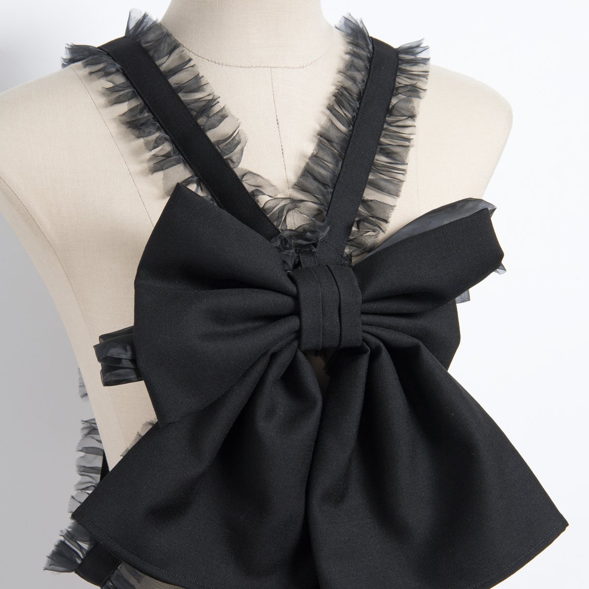 noir-kei-ninomiya-harness-