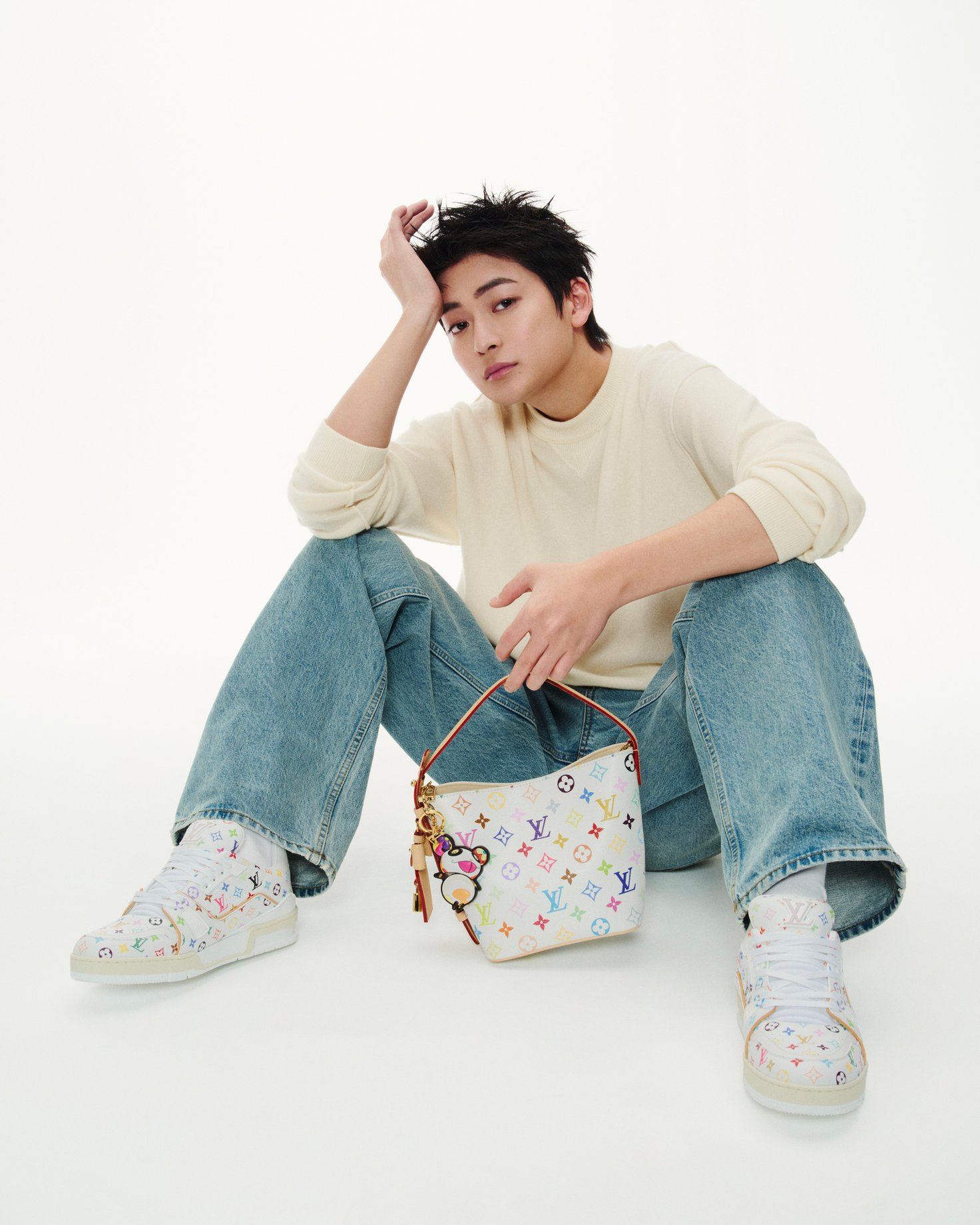 高橋文哉がプレイフルにまとう「ルイ・ヴィトン × 村上隆」コレクション