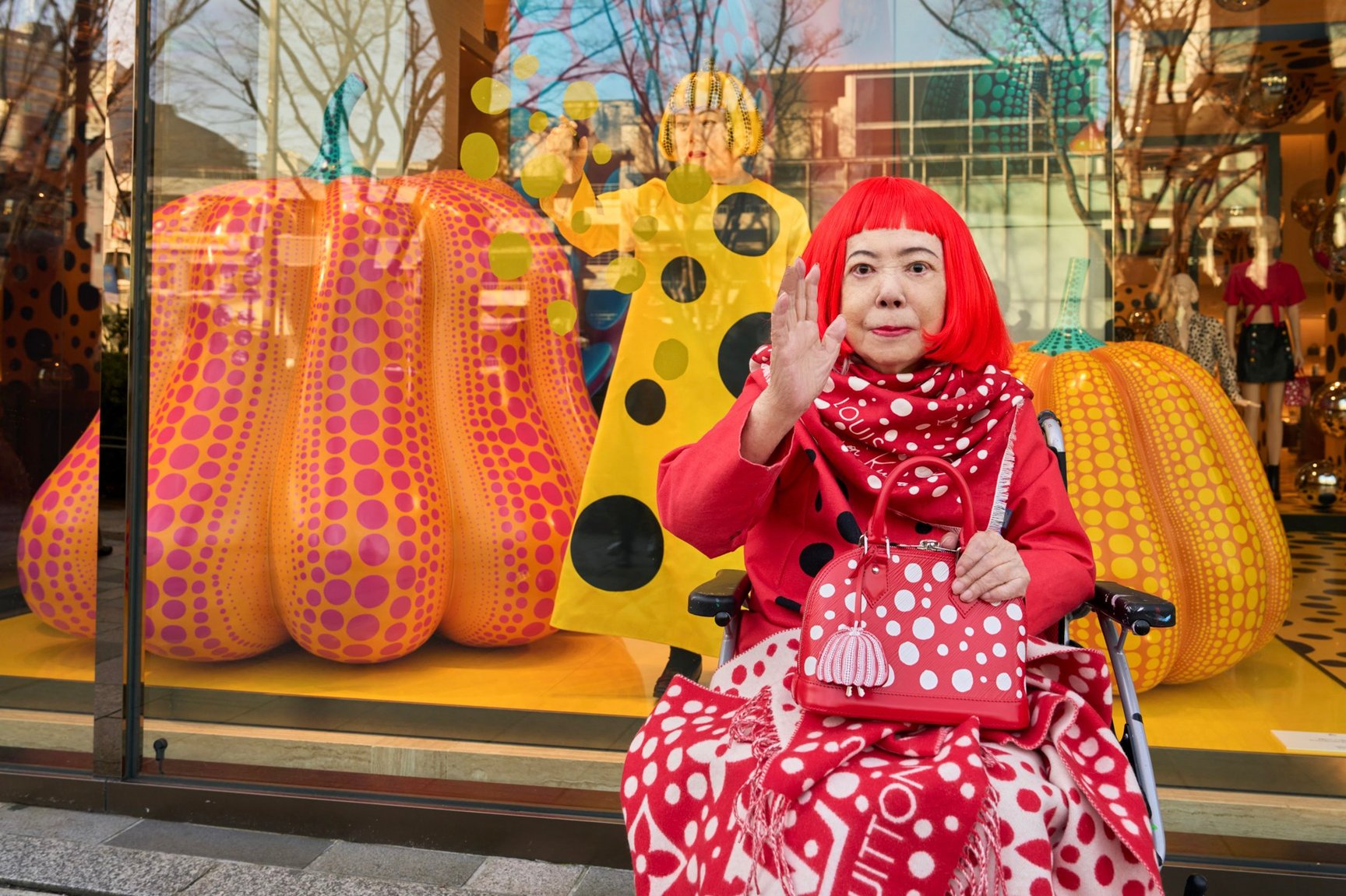 ルイ・ヴィトン×草間彌生、ポップアップが原宿駅前にオープン