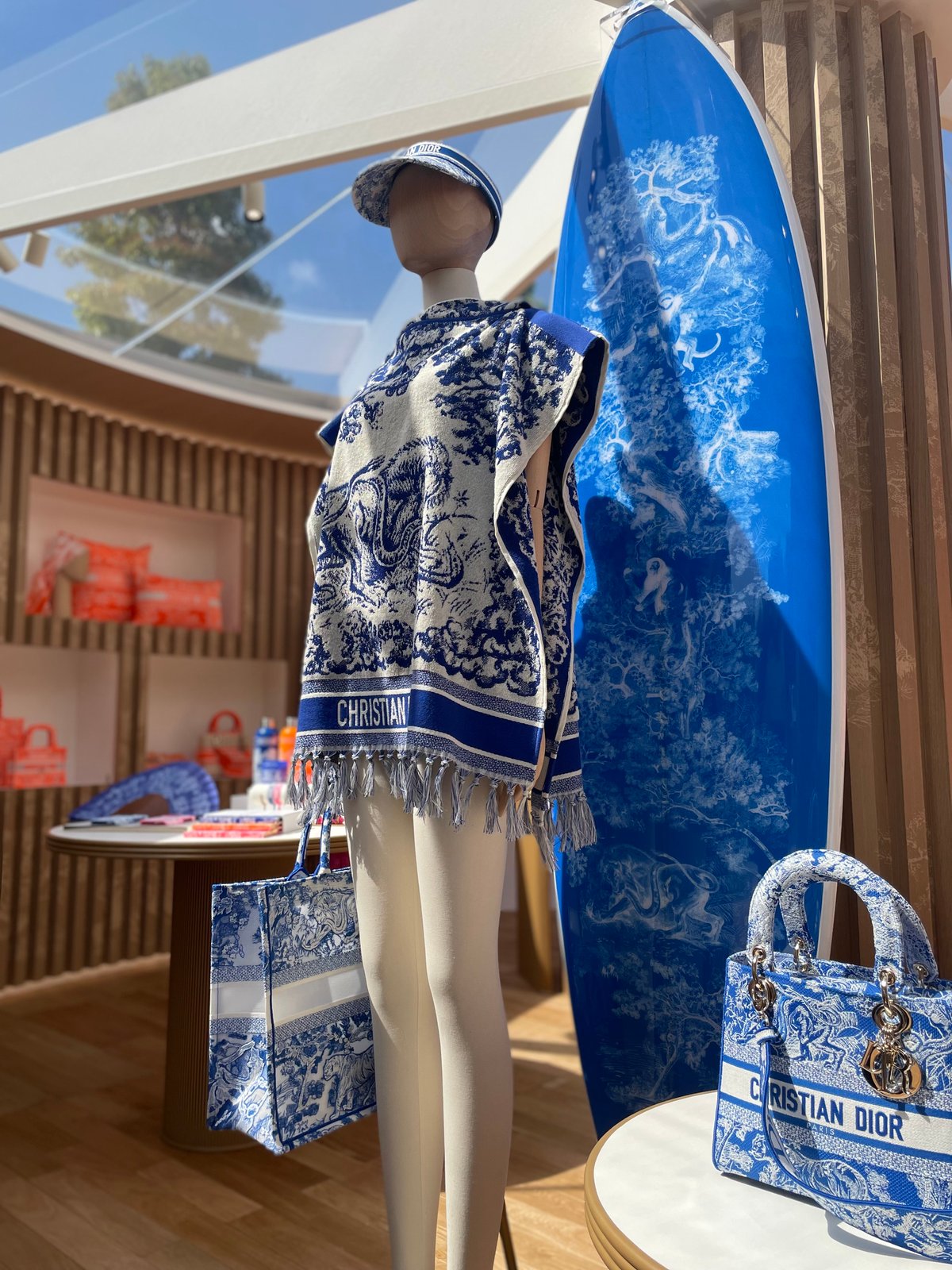 ディオール」GINZA SIXの屋上庭園でサマーカプセルコレクションの