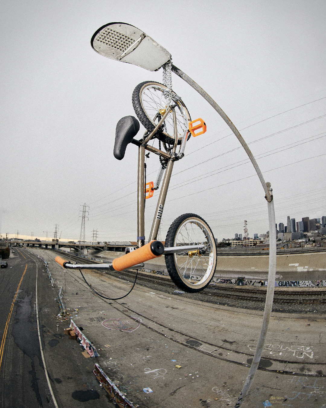 HUFがBMXブランド「CULT」とコラボ、20インチのバイクを発売