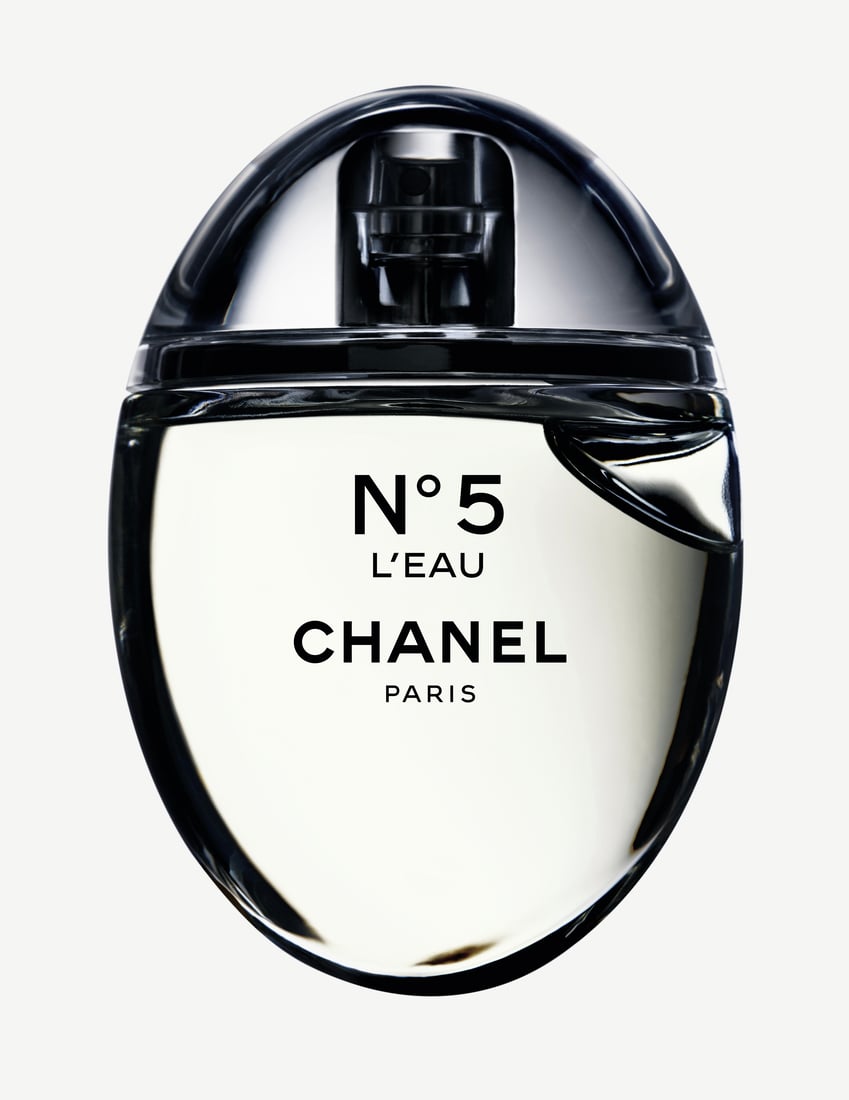 シャネルが「シャネル N°5 ロー オードゥ トワレット」の丸い形状の