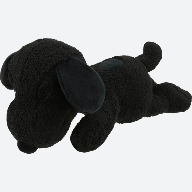 真っ黒のスヌーピーぬいぐるみも、ユニクロが「KAWS×PEANUTS」第2弾発売