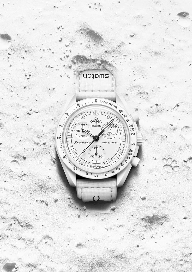 オメガ×スウォッチ「MoonSwatch」からスヌーピーモデルが登場 ホワイト