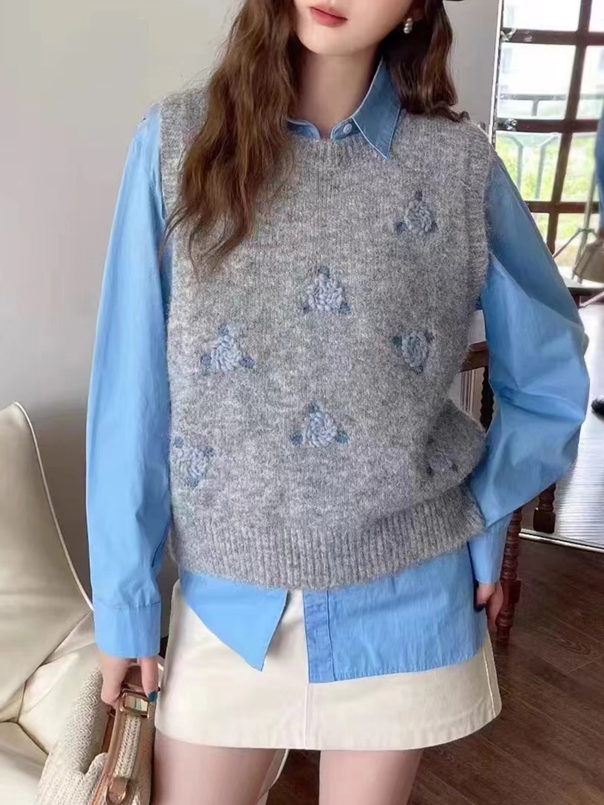 ニットベスト 花柄刺繍ふんわりニットベスト グレー|ニットベスト専門