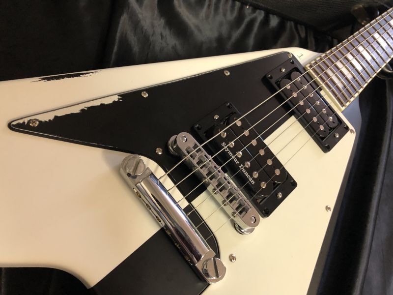 Flying V（メーカー不明／DuncanフロントPU・Schallerペグ） Flying V