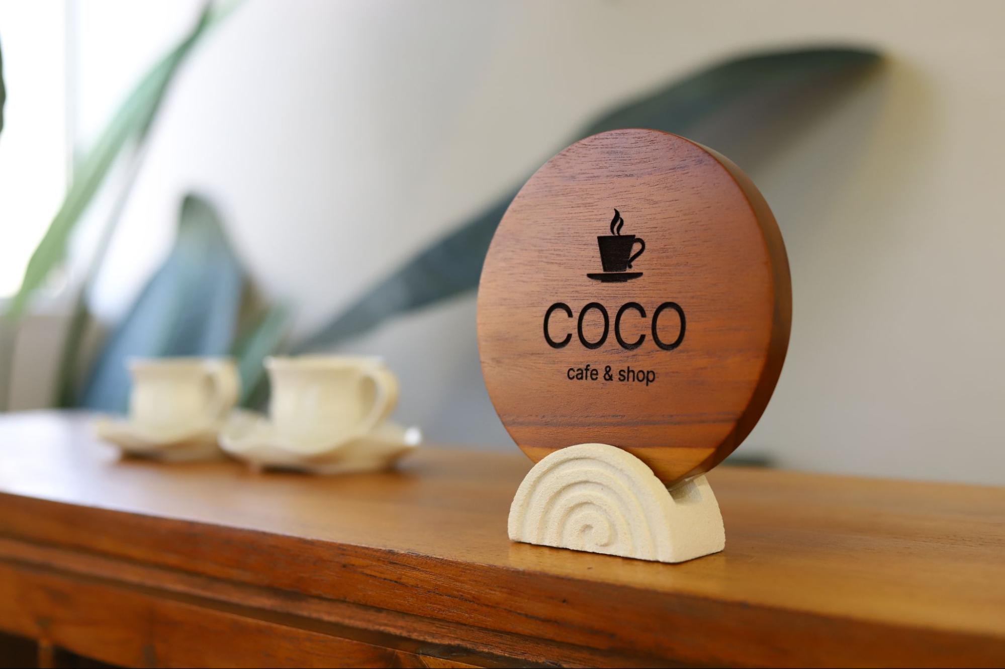 カフェ・喫茶店》おしゃれな木製看板をオリジナルで作れる！｜COCOBARI