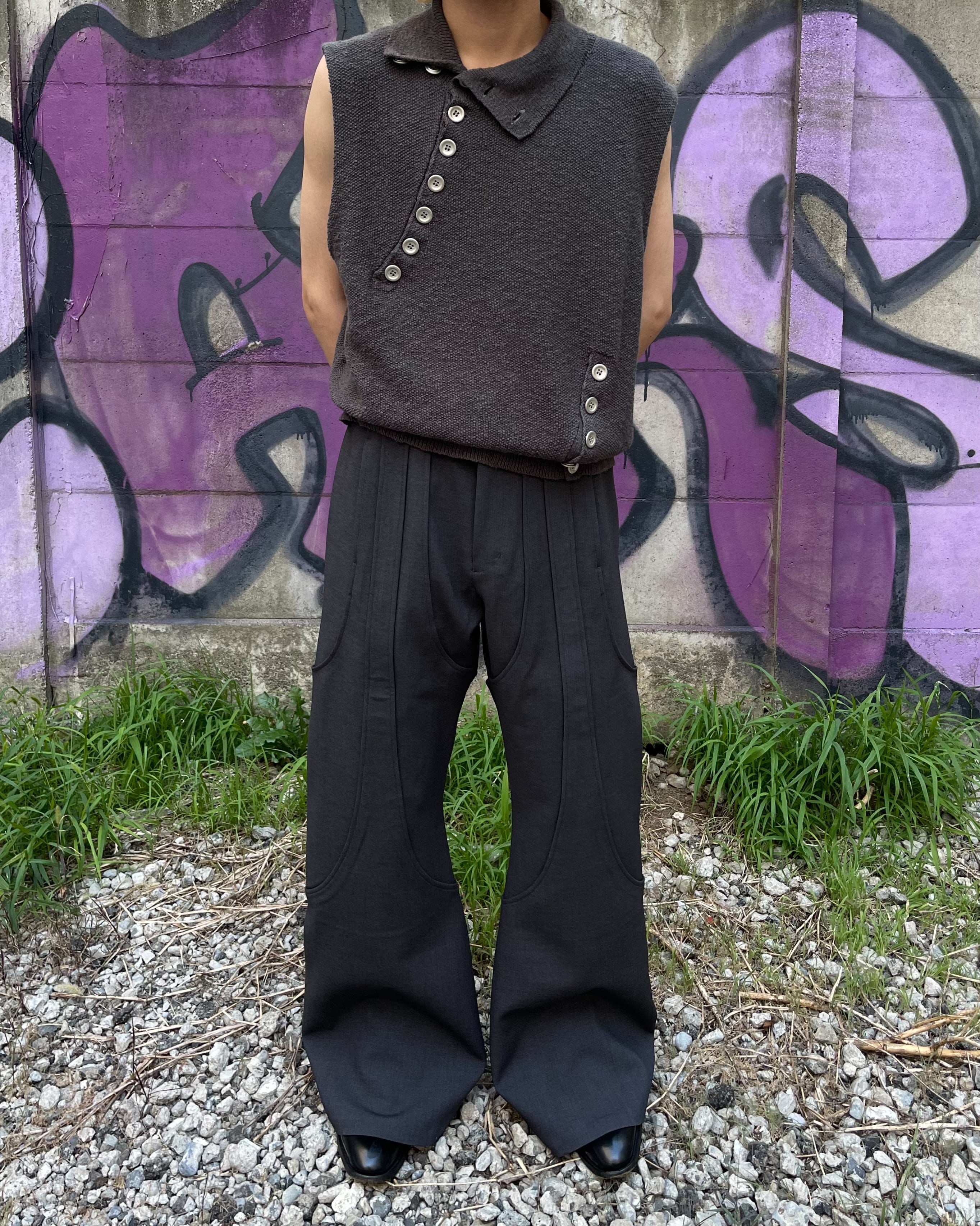 4TUCK FLARE PANTS – GOAT ESSENCE