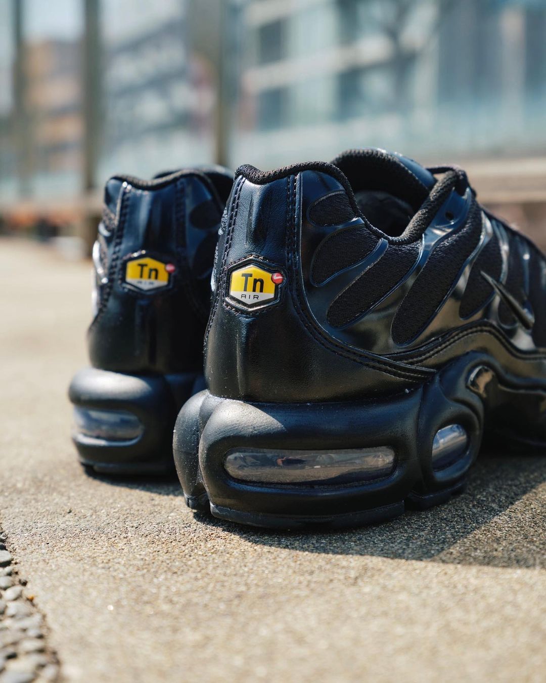 NIKE AIR MAX PLUS BLACK & WHITEが3/8から国内発売中【販売店掲載中