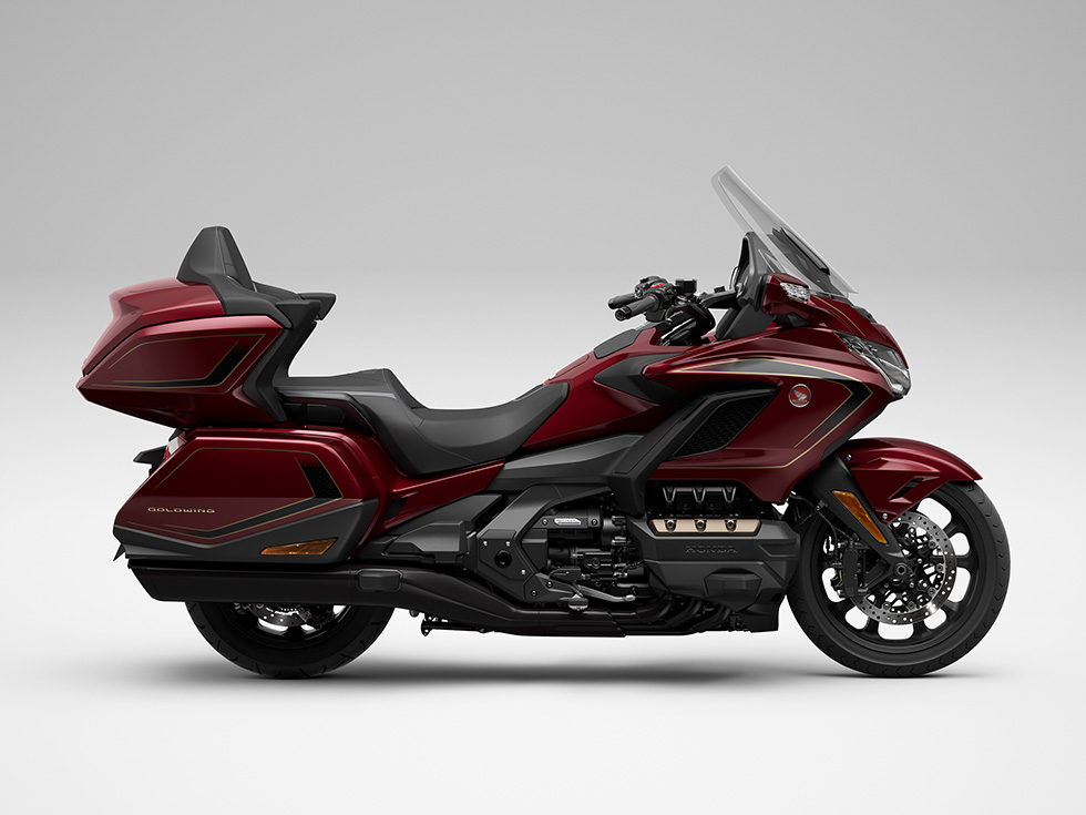 大型ツアラー「Gold Wing Tour」と特別仕様の「Gold Wing Tour 50th
